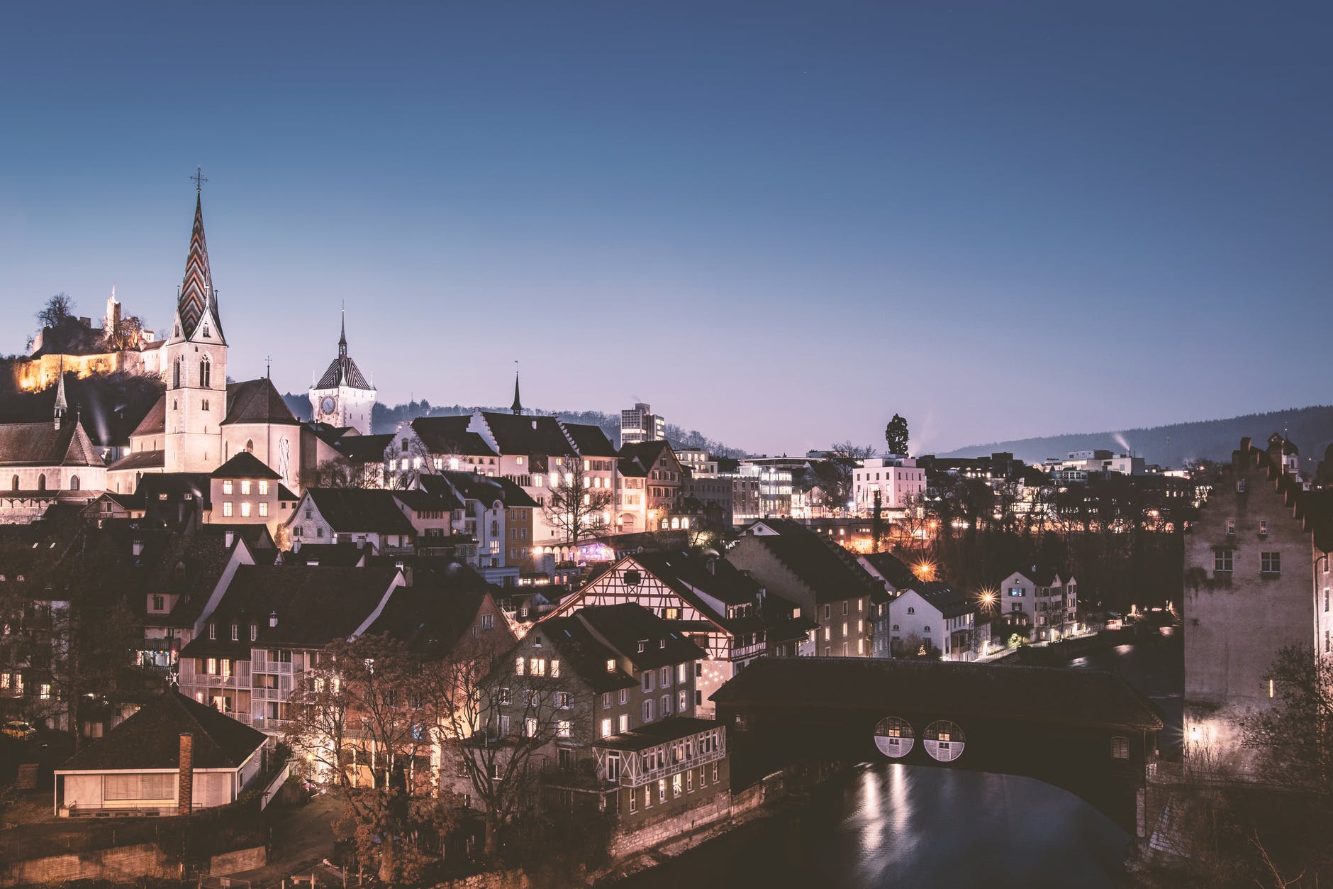 habiter en france et travailler en suisse ville maison lumière
