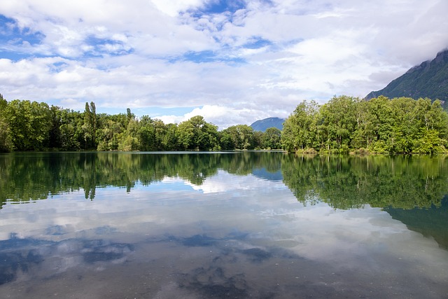 lmnp tourisme-lac de la région de la Savoie