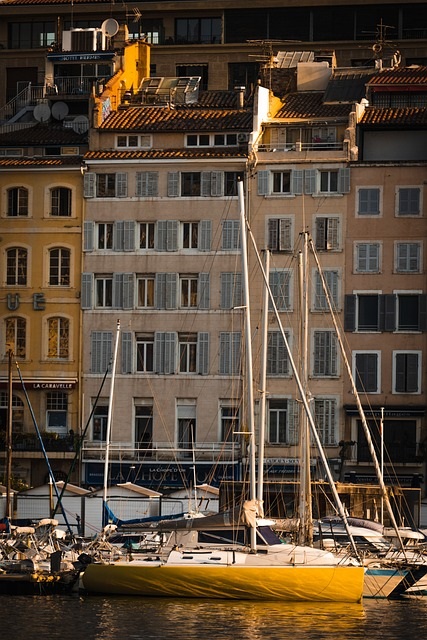investissement location saisonniere-immeuble ancien sur le port de Marseille
