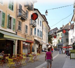 façades immeubles anciens à thonon les bains